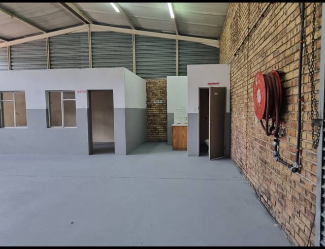140.30M² WAREHOUSE TO LET IN VINTONIA